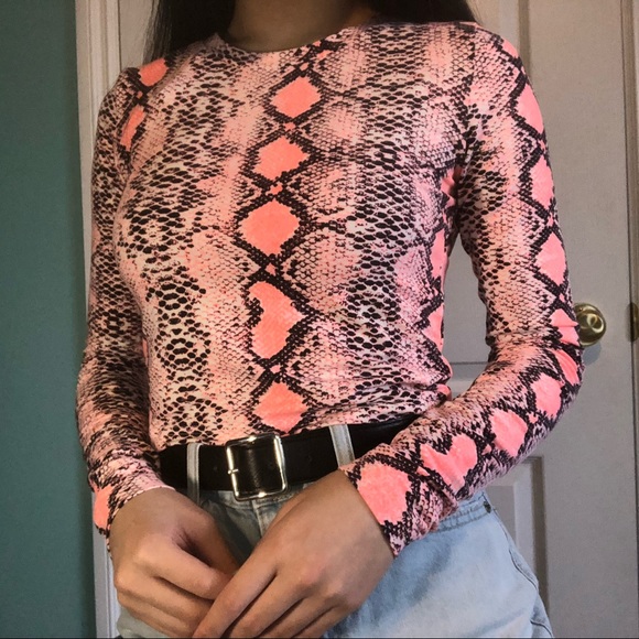 Tops - Snake print long sleeve crop top